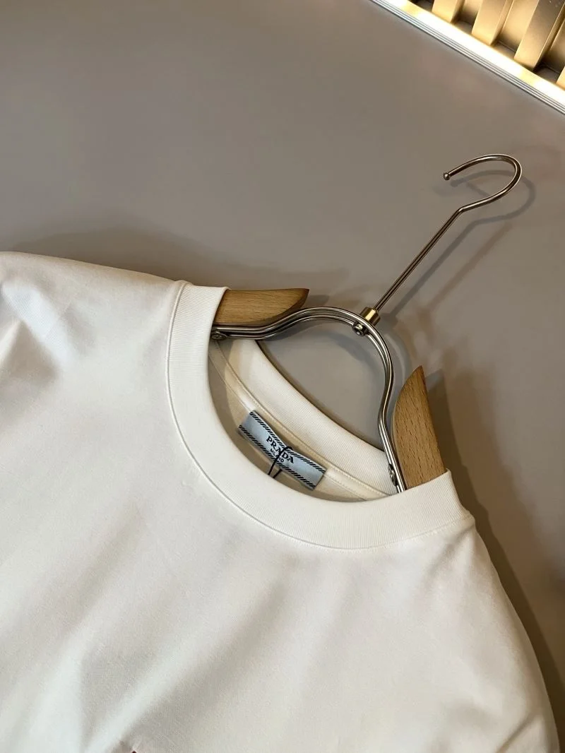 Timeless Prada T-Shirts 166958