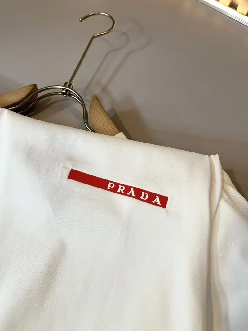 Timeless Prada T-Shirts 166958