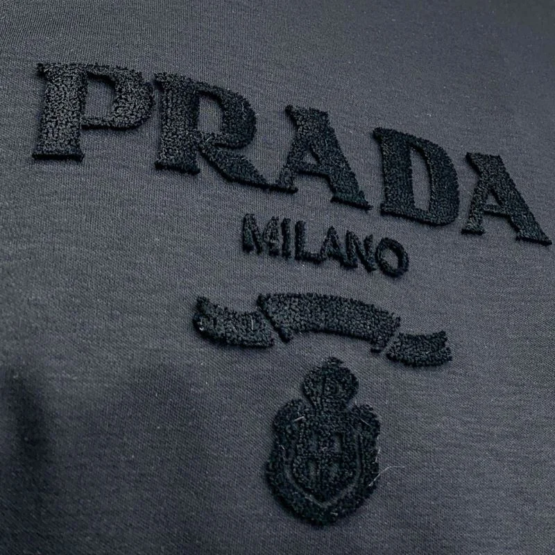 Prada T-Shirts Sleek 166936