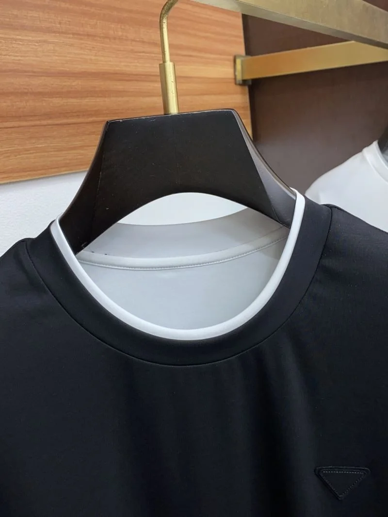 ModernLook Prada T-Shirts 166925