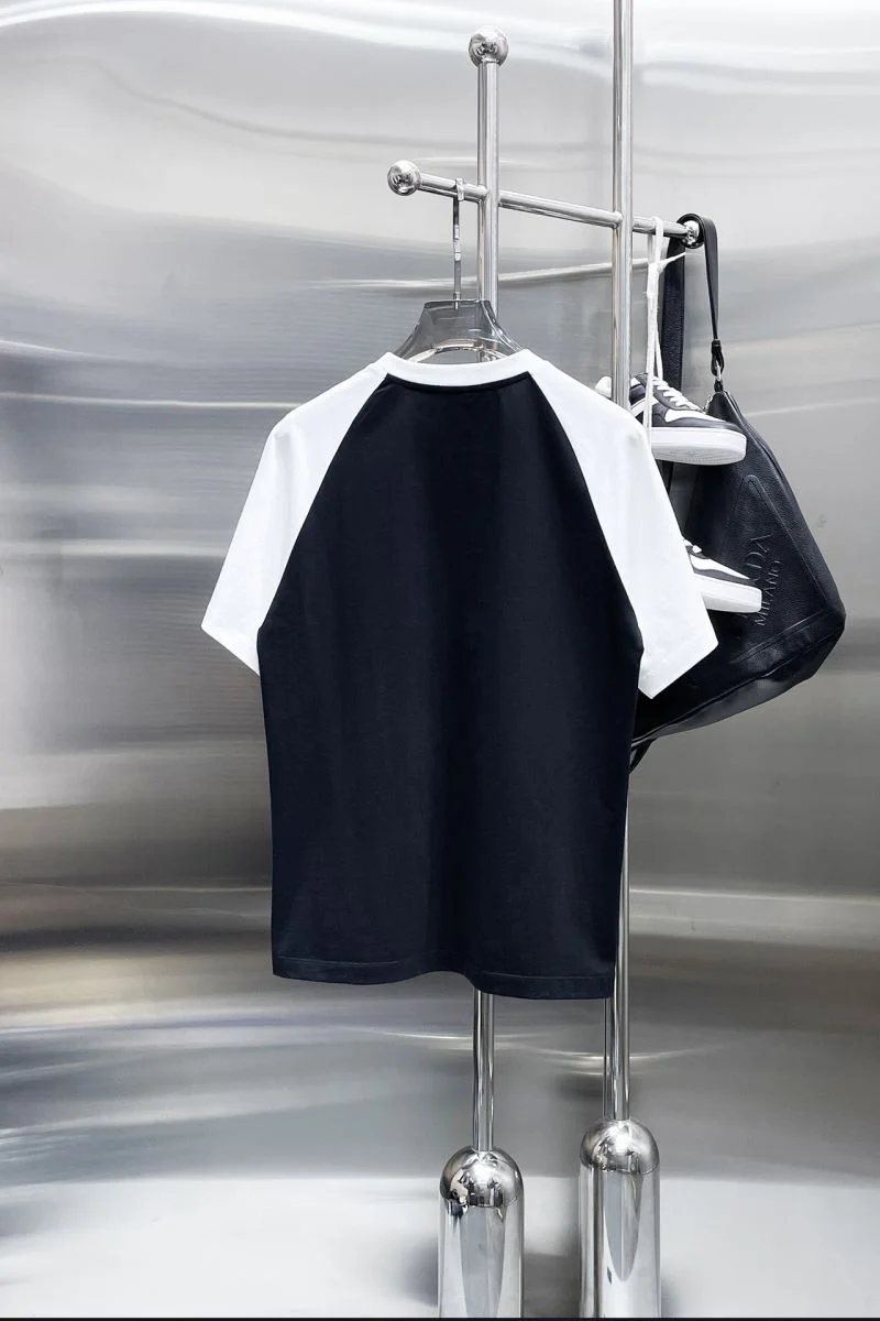 Original Prada T-Shirts 166912