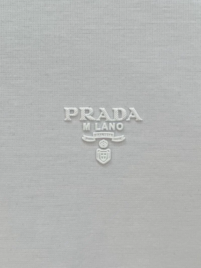 ComfortFit Prada T-Shirts 166916