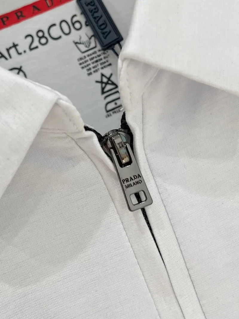 ComfortFit Prada T-Shirts 166916