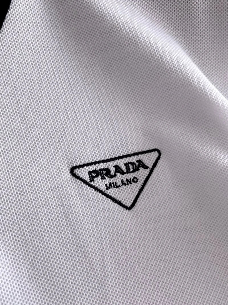 Classic Prada T-Shirts 166887