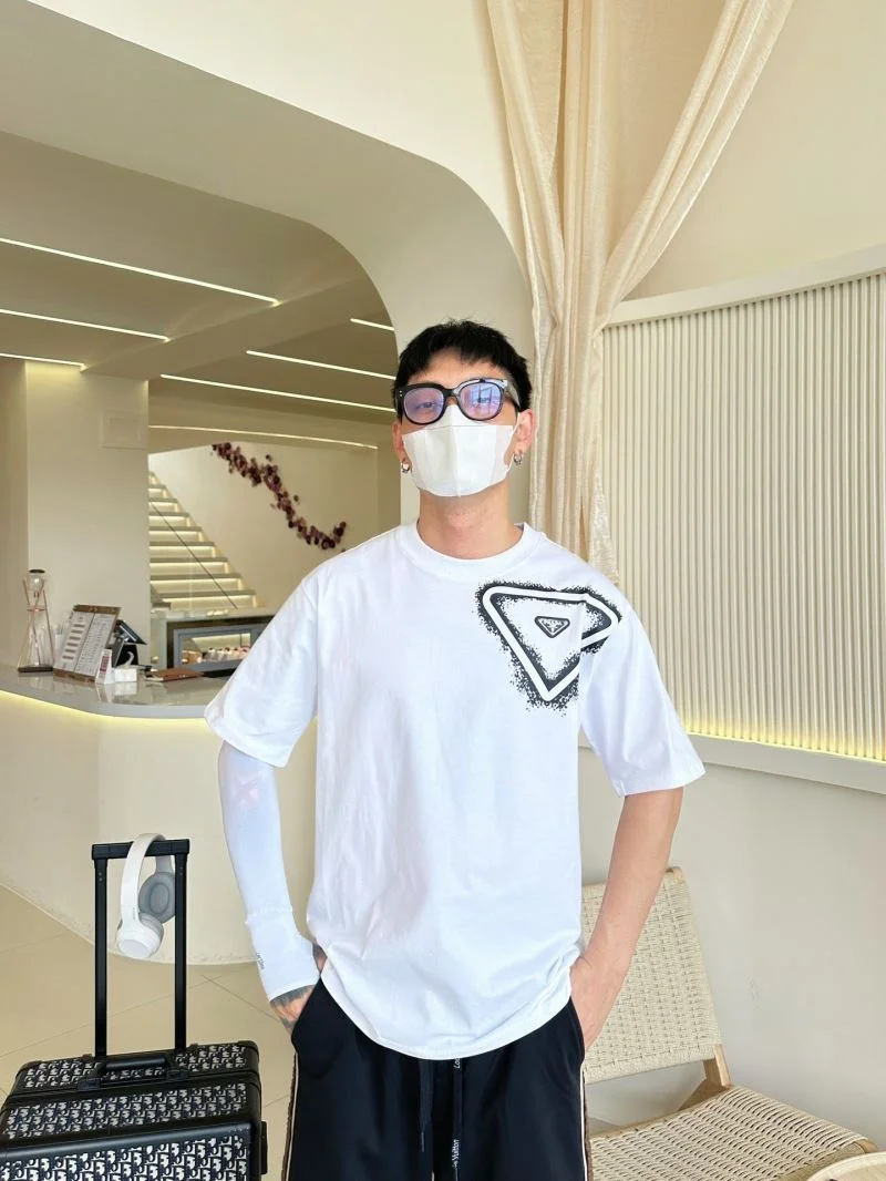 Prada T-Shirts TimelessDesign 166845
