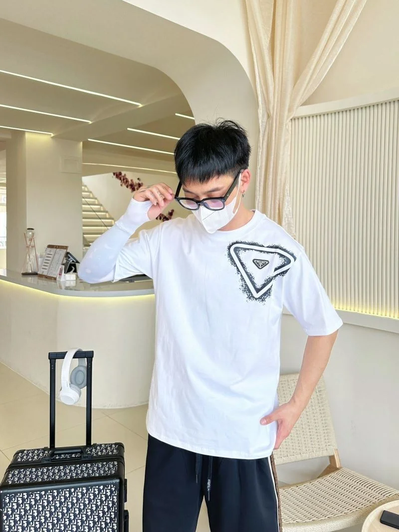 Prada T-Shirts TimelessDesign 166845