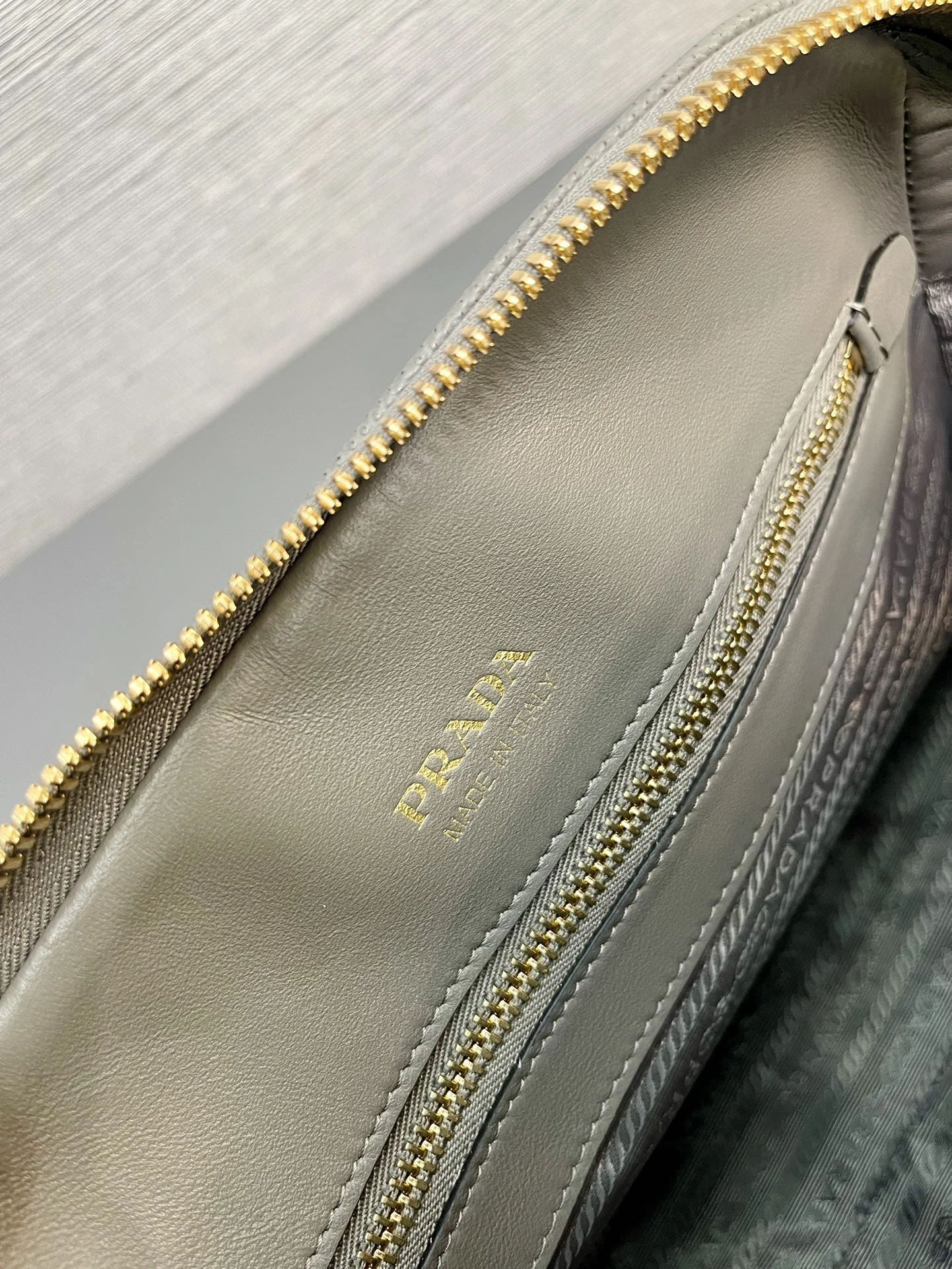 Prada Top Handle Bags ModernLook 71630
