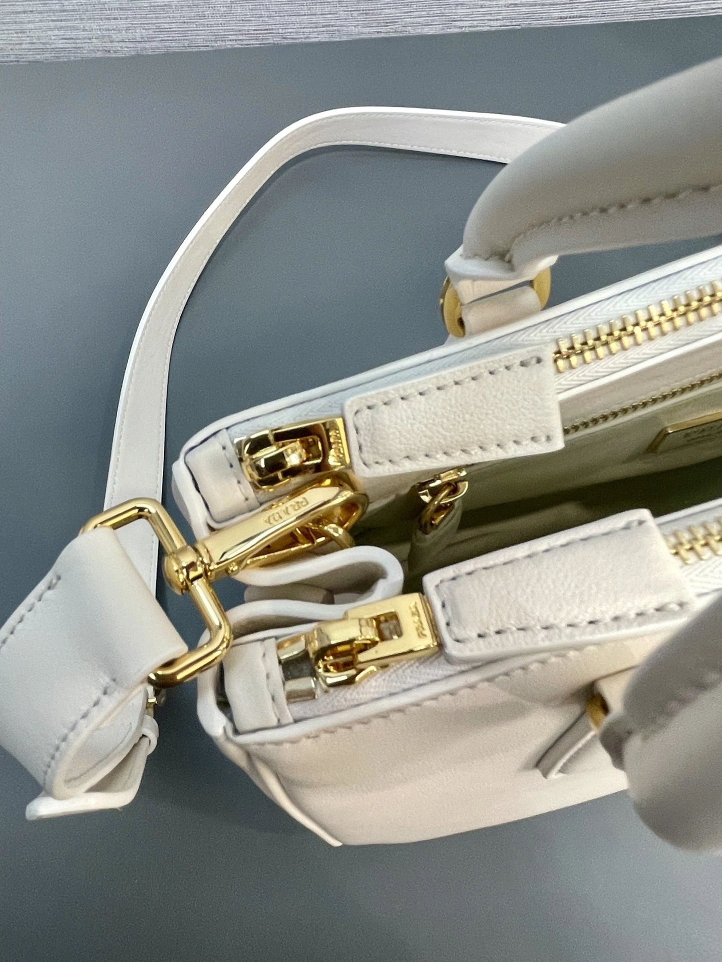 Prada Top Handle Bags QuickDry 71675