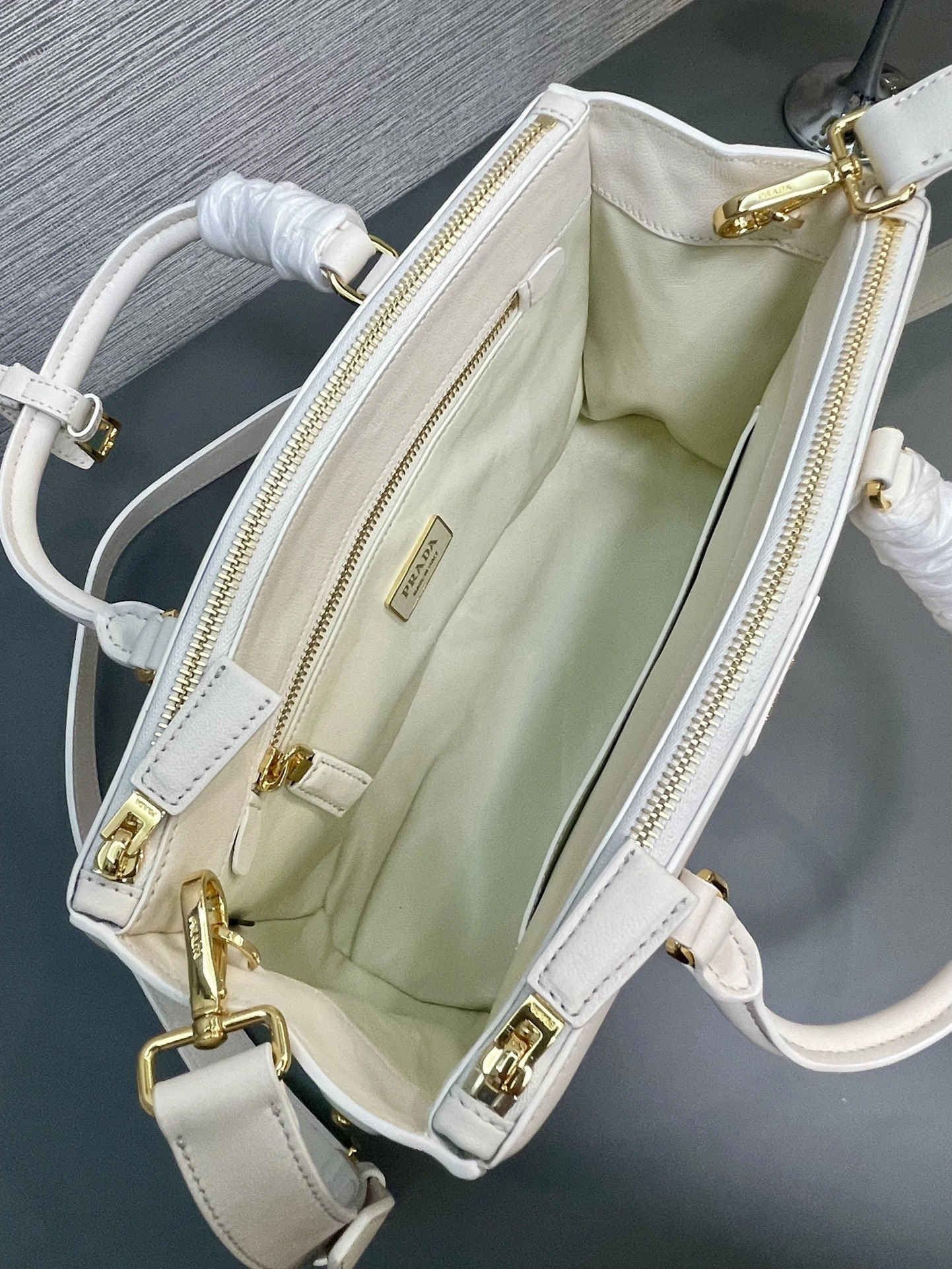 Prada Top Handle Bags QuickDry 71675