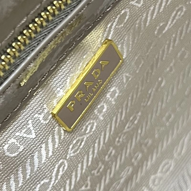 MultiPurpose Prada Top Handle Bags 82521