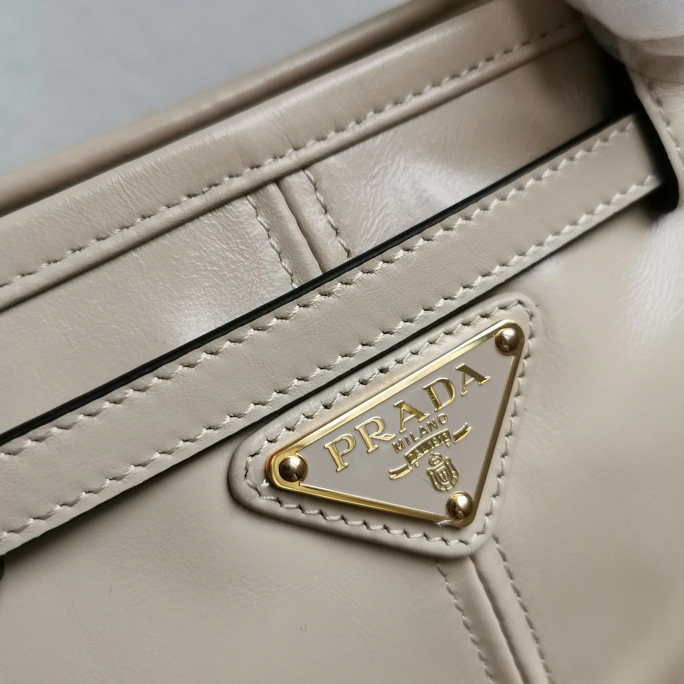 Fashionable Prada Top Handle Bags 73580