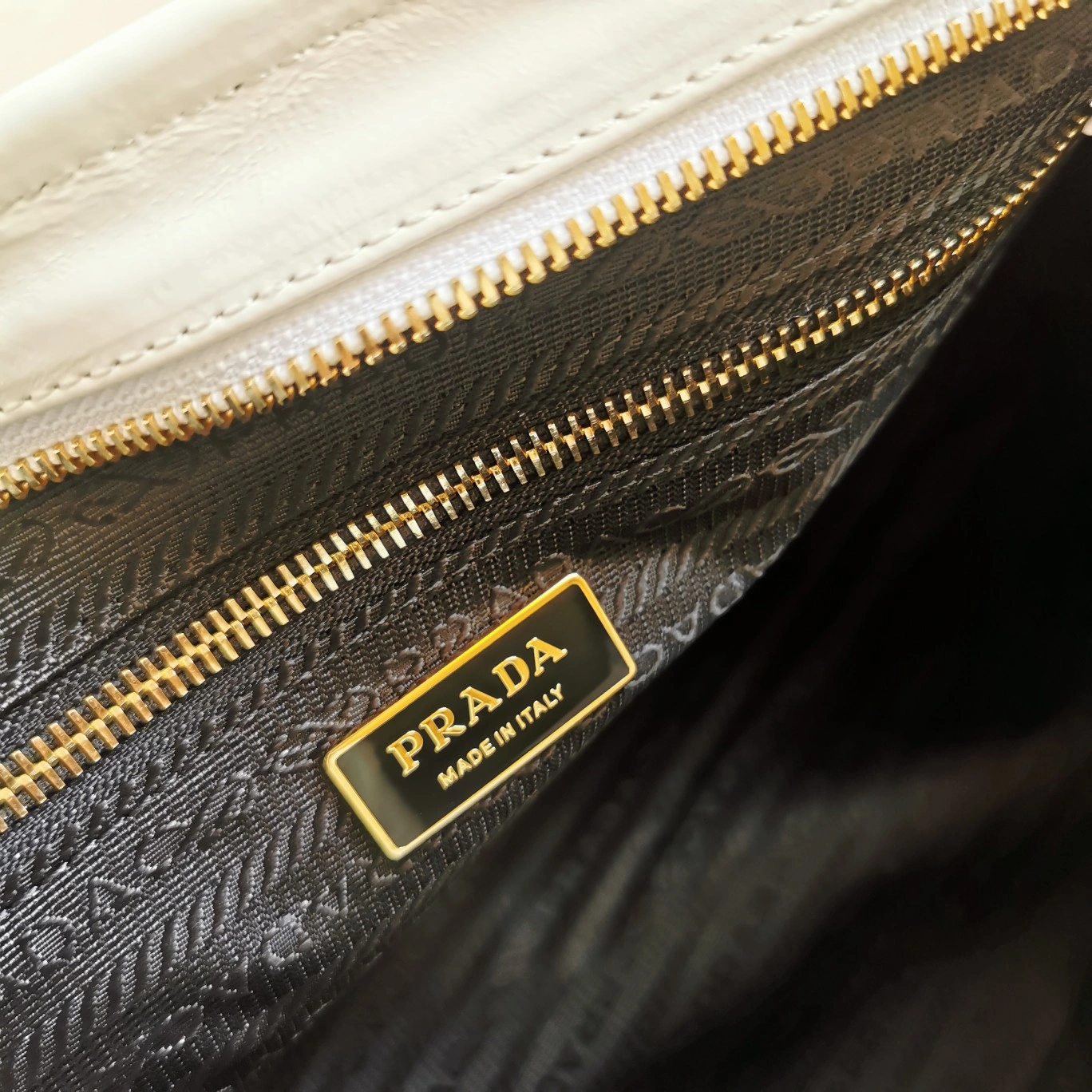 Prada Top Handle Bags Sleek 73577