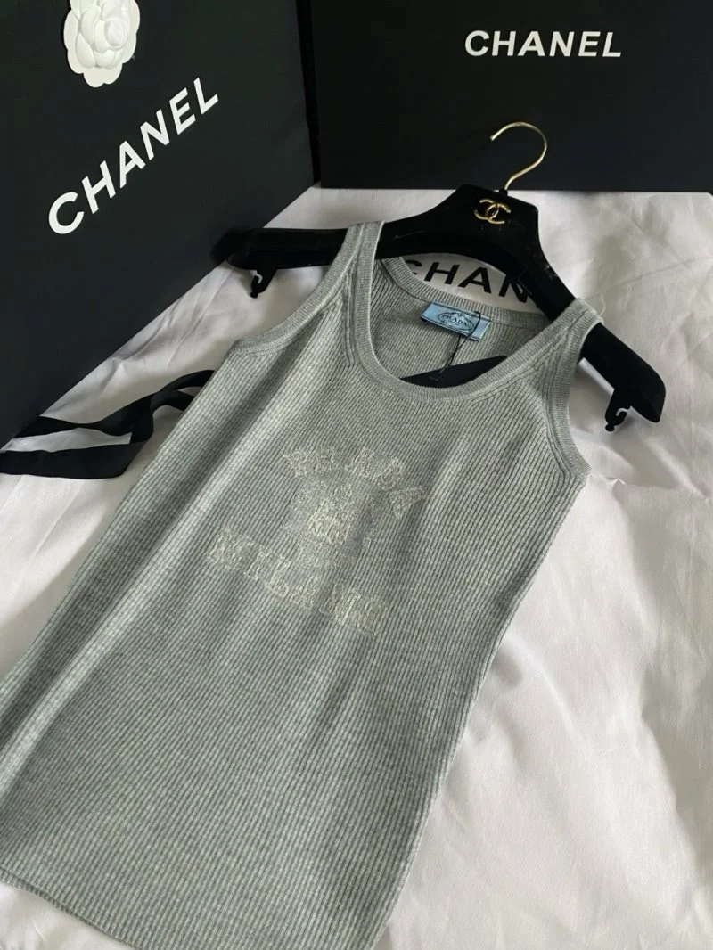 Prada Vest Effortless 166526