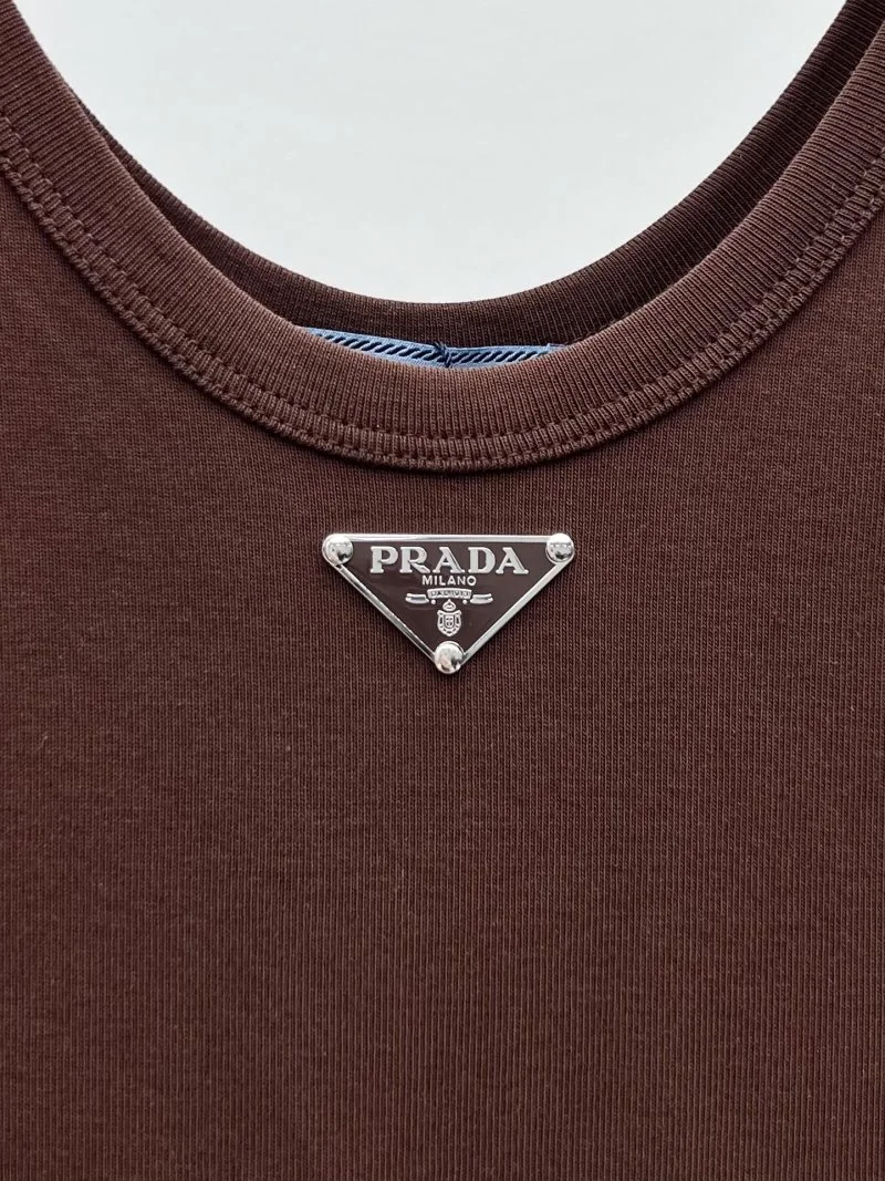 Trendsetting Prada Vest 166421