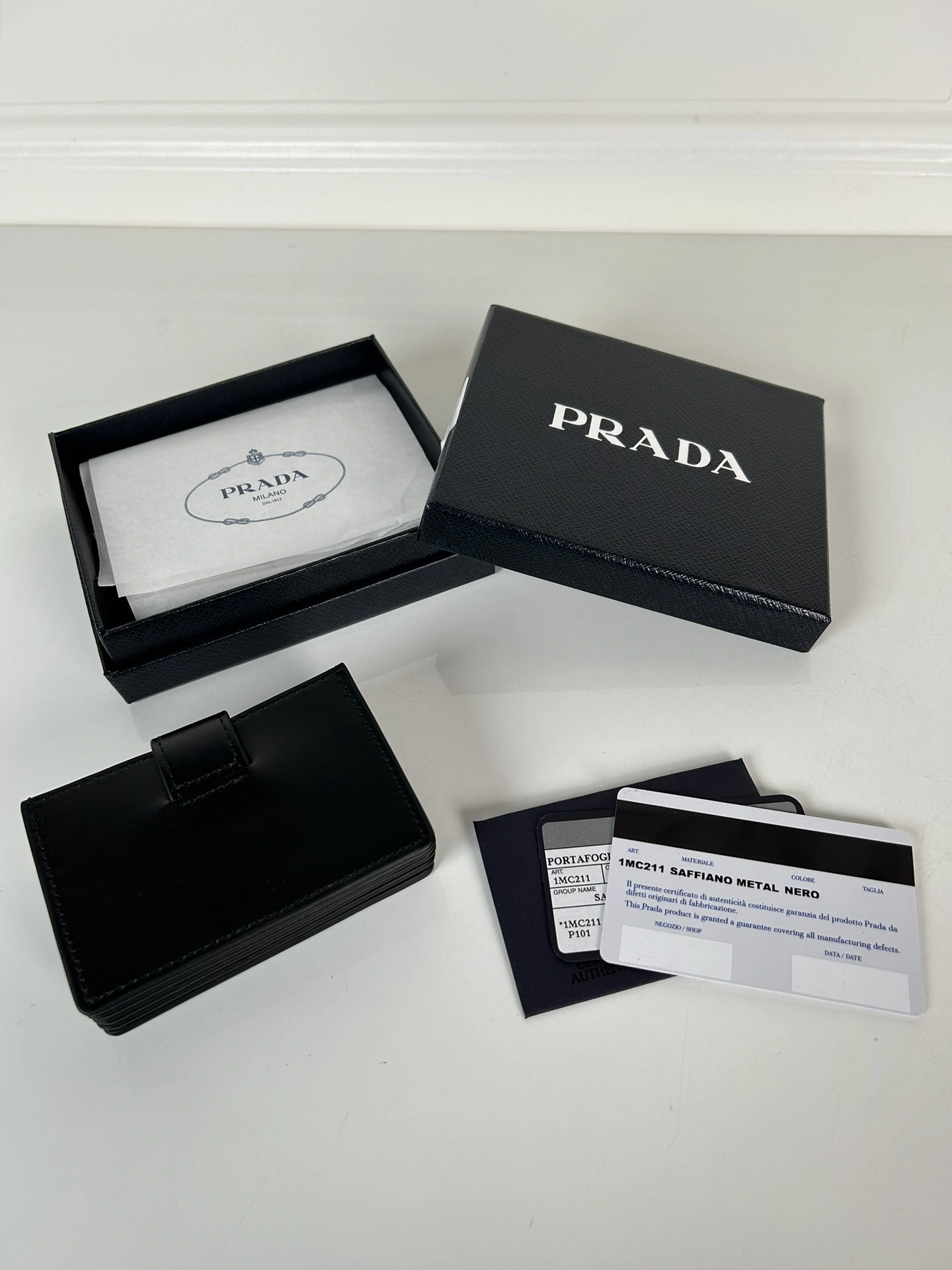 Sleek Prada Wallets Purse 73630