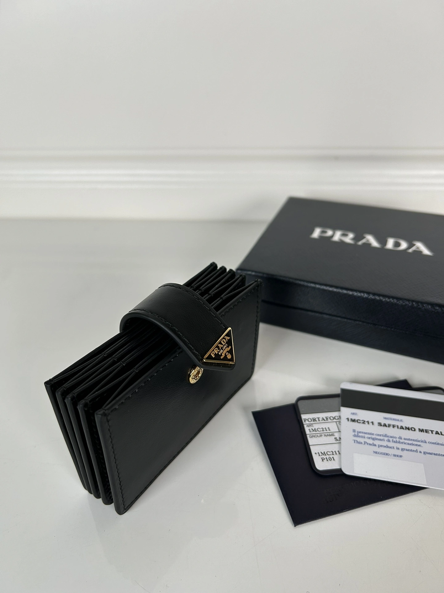 Sleek Prada Wallets Purse 73630