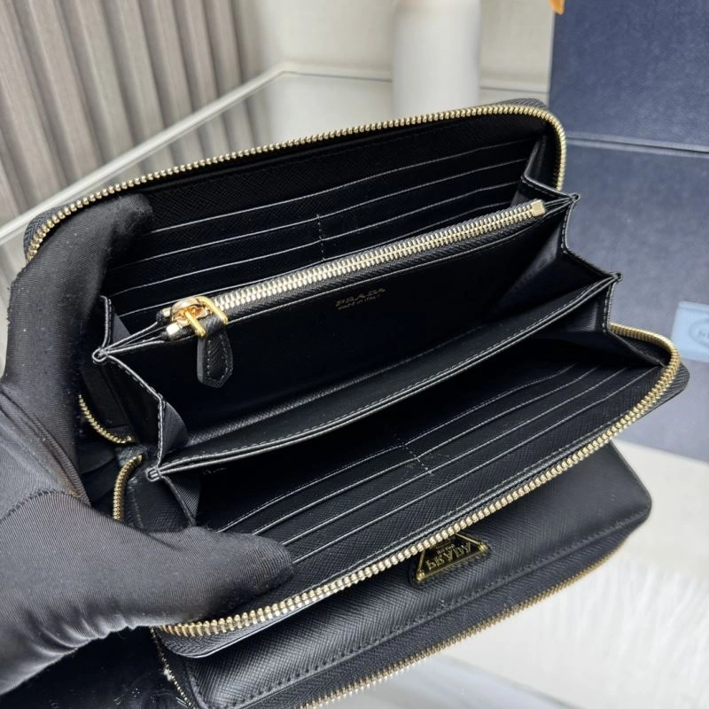 EyeCatching Prada Wallets Purse 60745