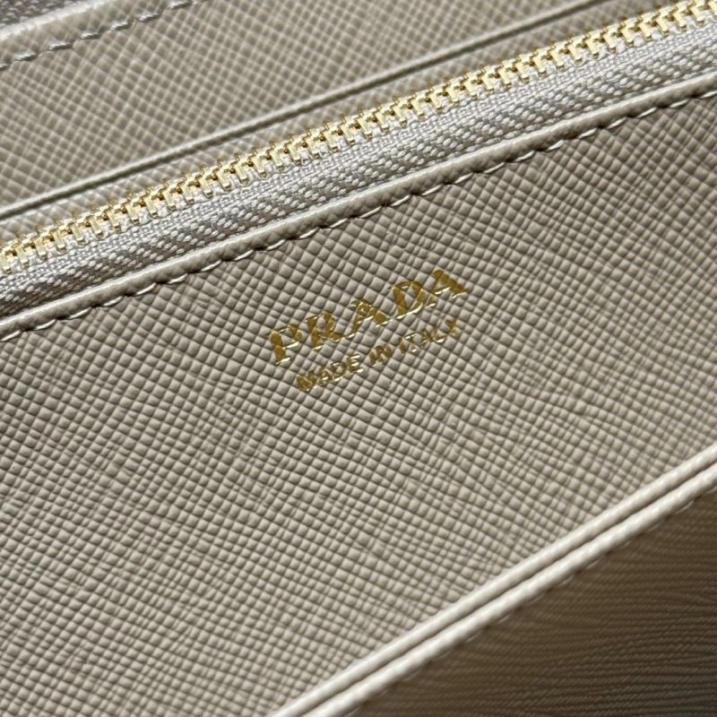 Prada Wallets Purse Comfortable 60739