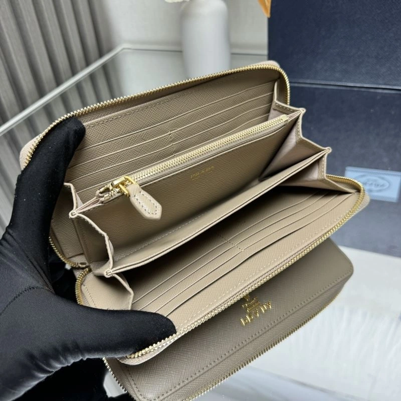 Prada Wallets Purse Comfortable 60739