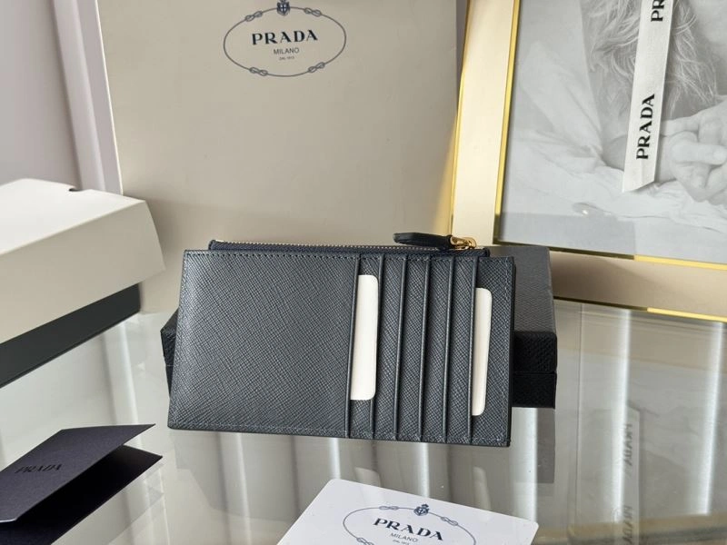 Vibrant Prada Wallets Purse 65960