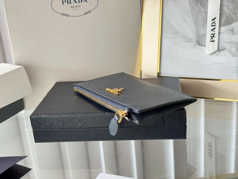 Vibrant Prada Wallets Purse 65960