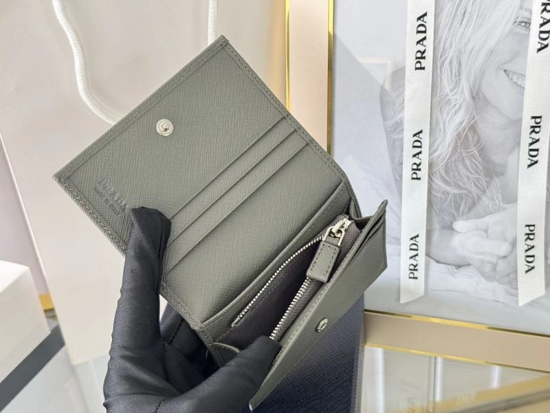 Prada Wallets Purse Durable 65966
