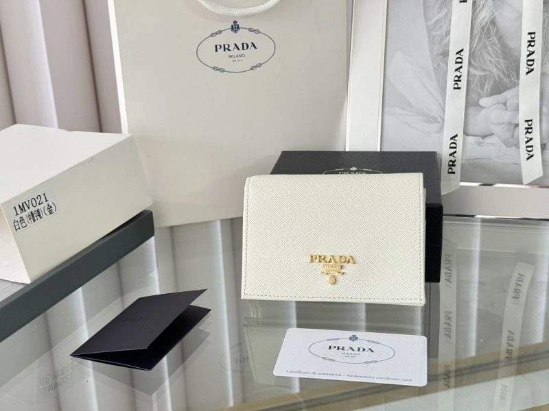 Vibrant Prada Wallets Purse 65897