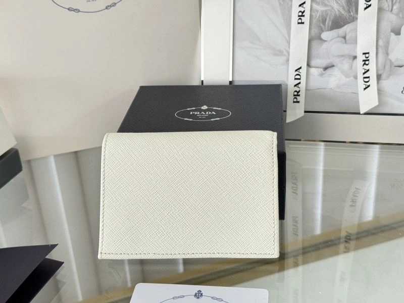 Vibrant Prada Wallets Purse 65897