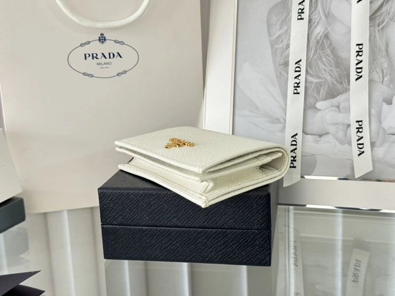 Vibrant Prada Wallets Purse 65897