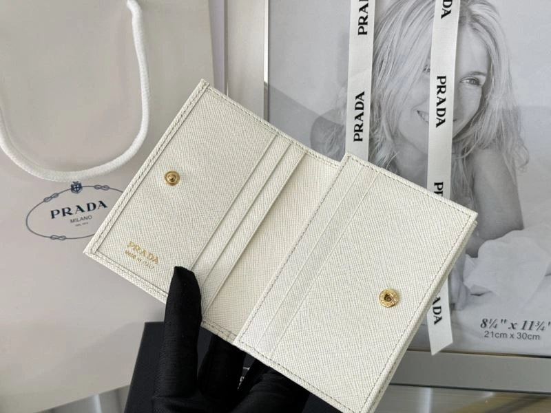 Vibrant Prada Wallets Purse 65897