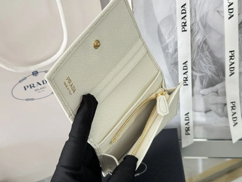 Vibrant Prada Wallets Purse 65897