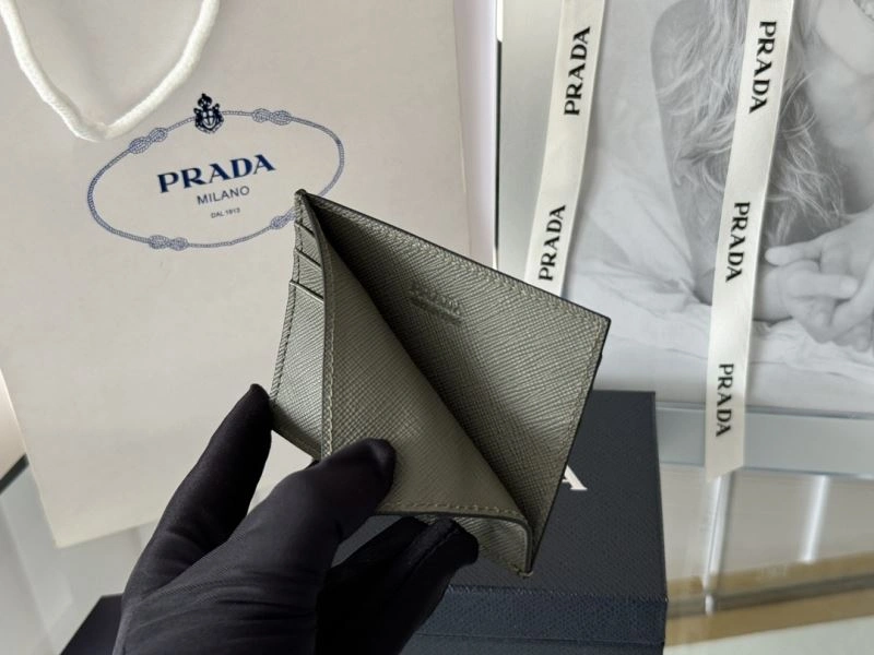 Prada Wallets Purse Durable 68510