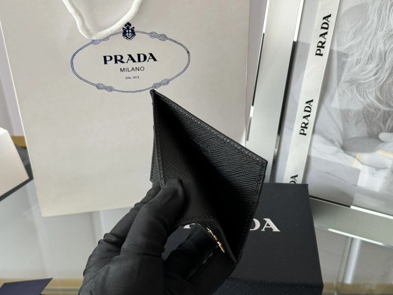 Prada Wallets Purse EyeCatching 68547