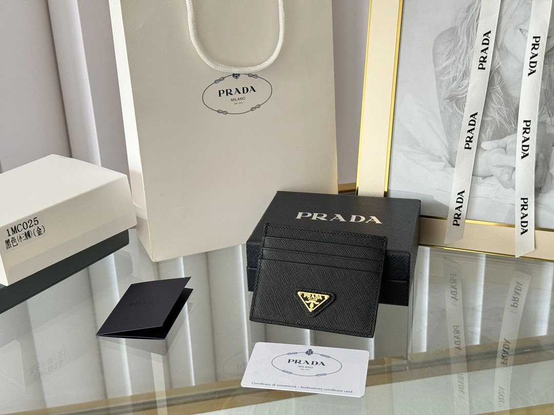 Prada Wallets Purse Unique 56809