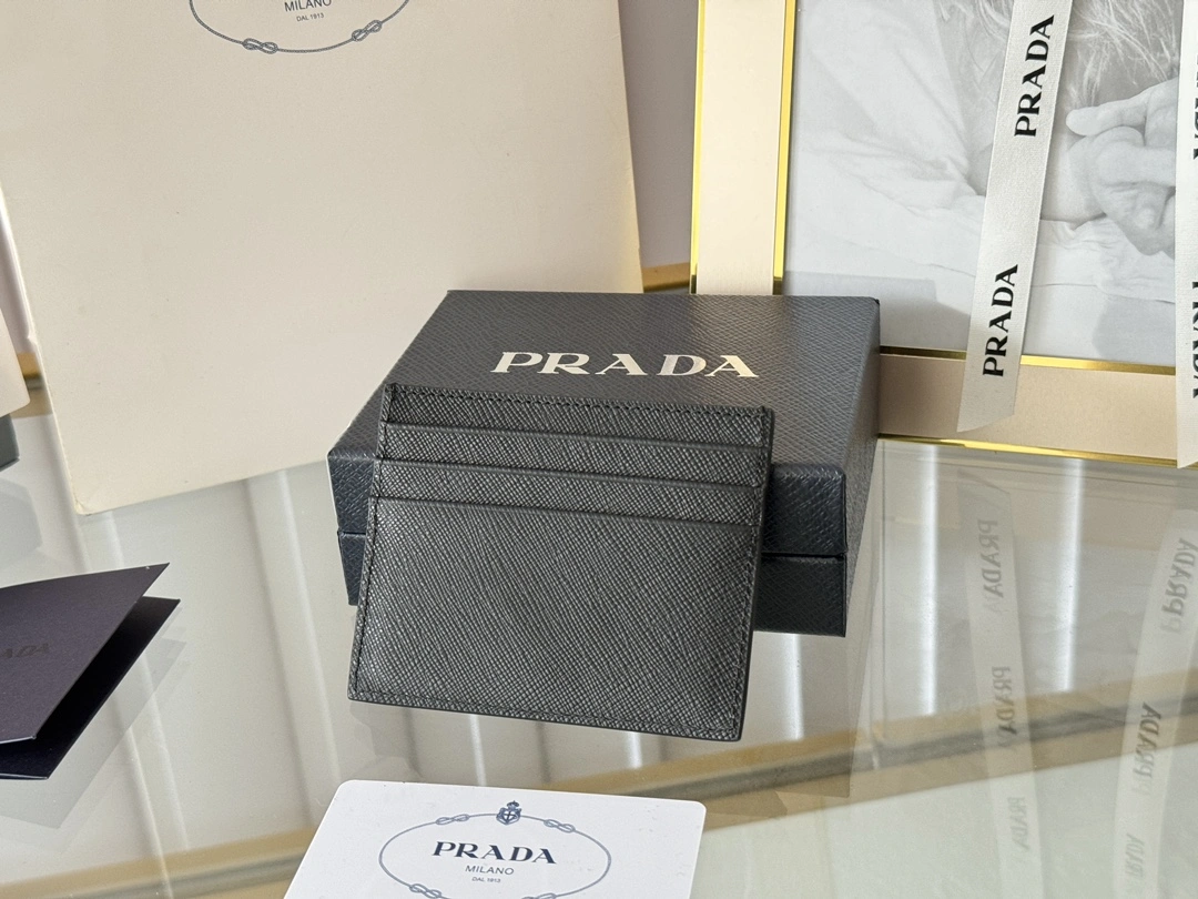 Prada Wallets Purse Unique 56809