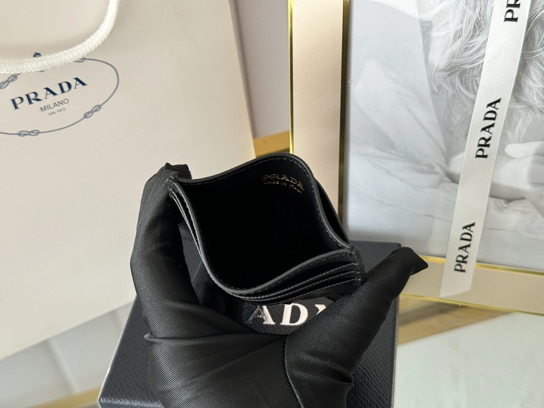 Prada Wallets Purse Unique 56809