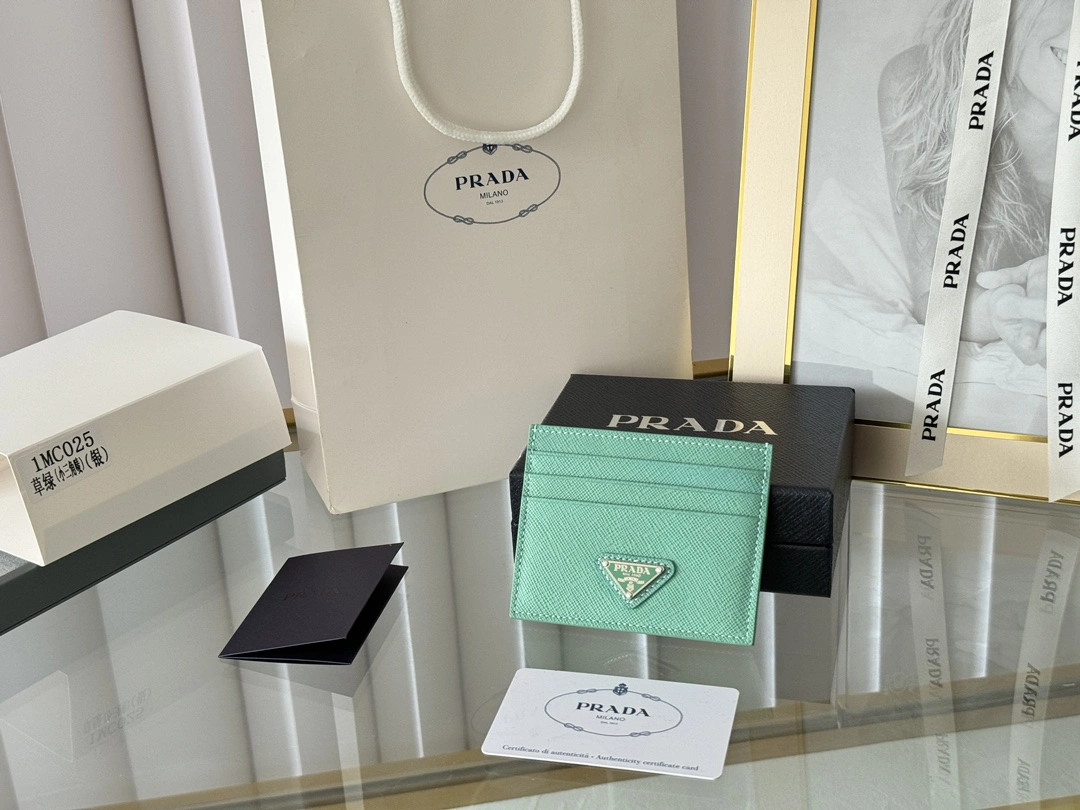 Comfortable Prada Wallets Purse 56790