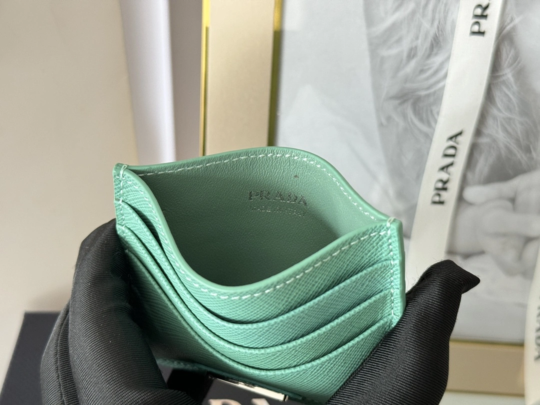 Comfortable Prada Wallets Purse 56790