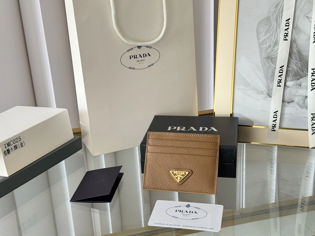 Prada Wallets Purse Versatile 56794