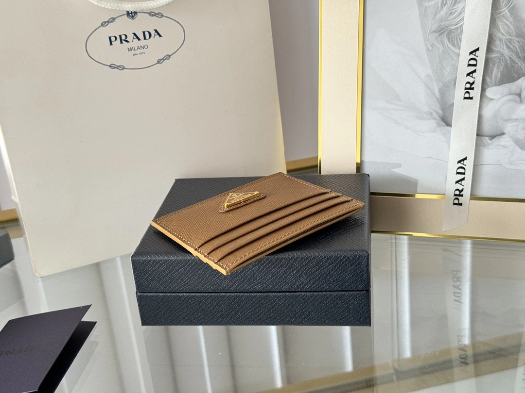 Prada Wallets Purse Versatile 56794