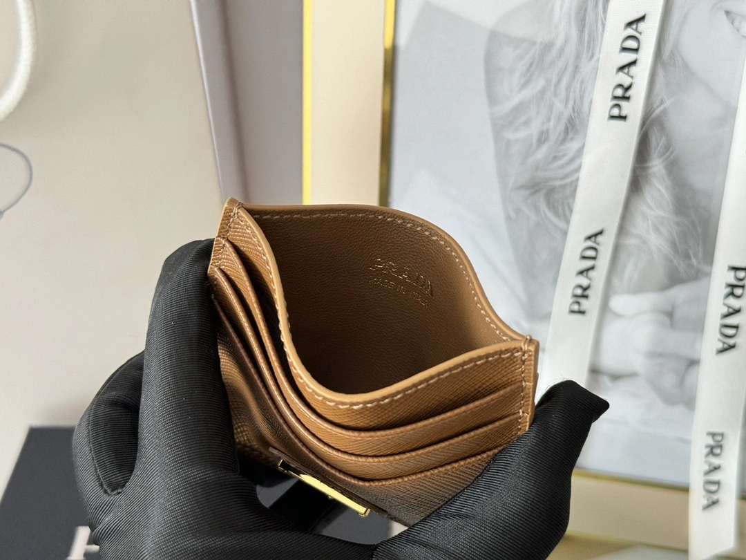 Prada Wallets Purse Versatile 56794