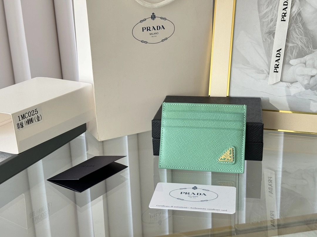 Bold Prada Wallets Purse 56796