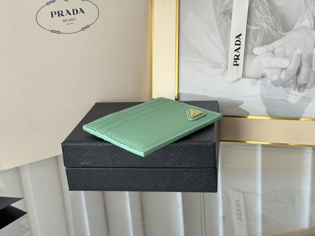 Bold Prada Wallets Purse 56796