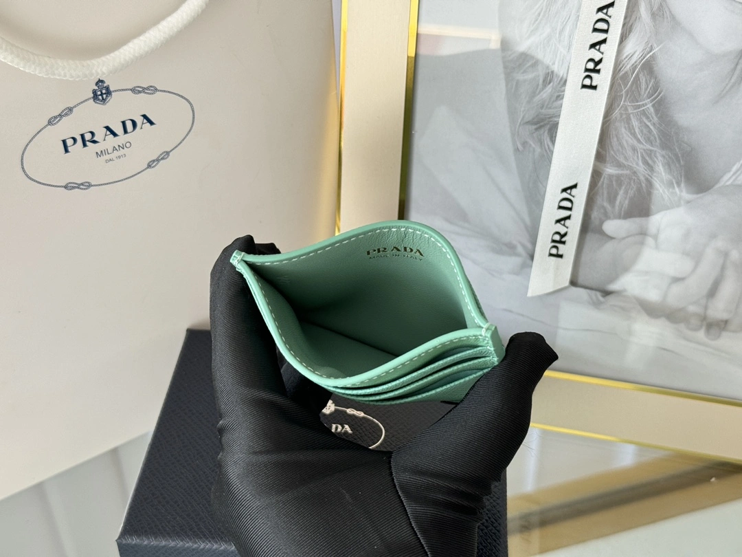 Bold Prada Wallets Purse 56796
