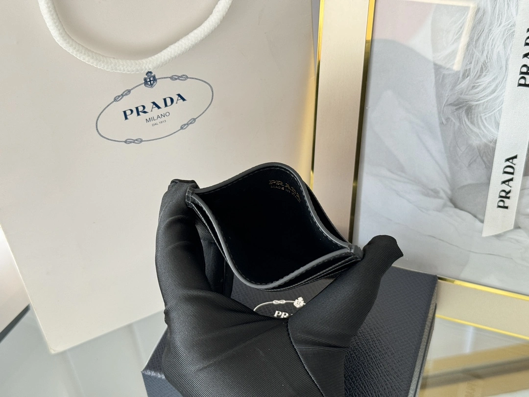 Prada Wallets Purse Trendsetting 56787