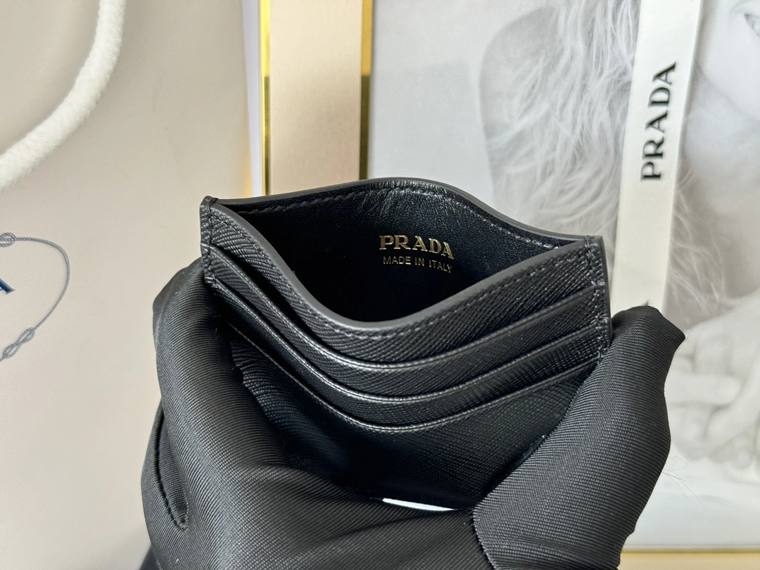 Prada Wallets Purse Trendsetting 56787
