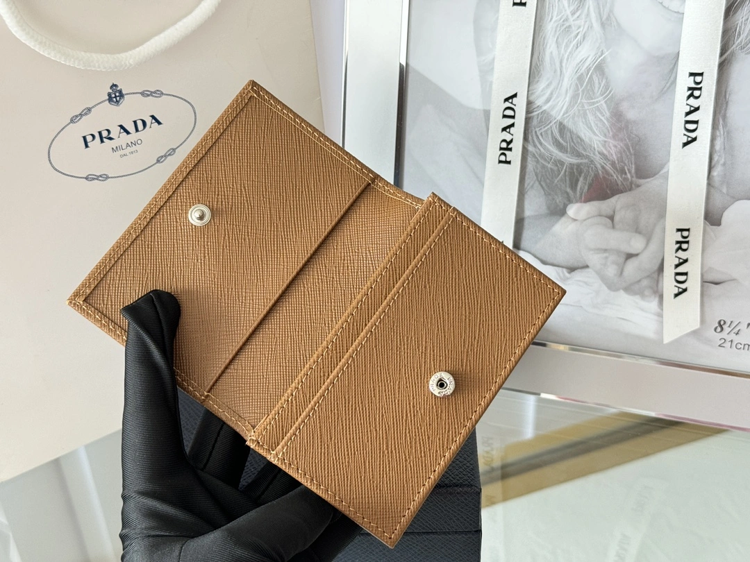 Bold Prada Wallets Purse 56778