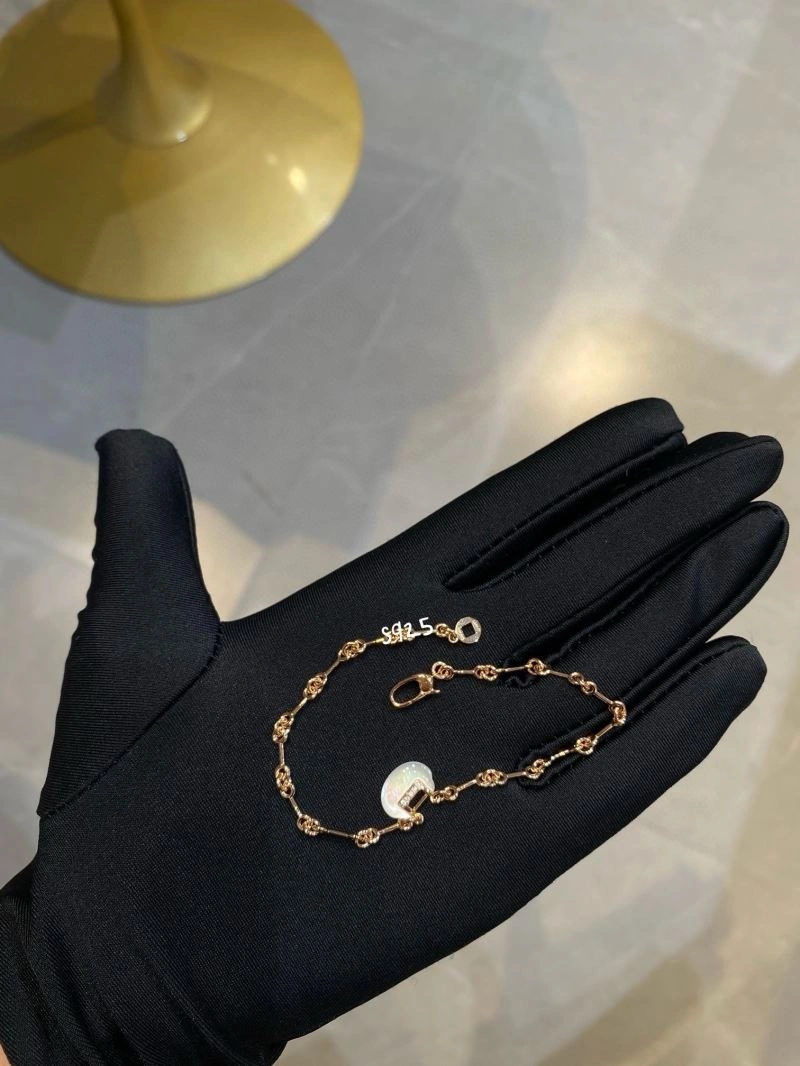 Refined Qeelin Bracelets 214486
