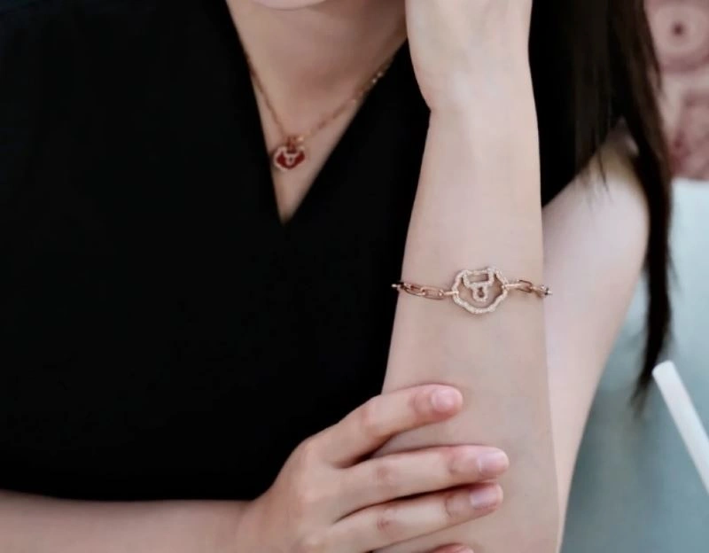 Seasonal Qeelin Bracelets 211738