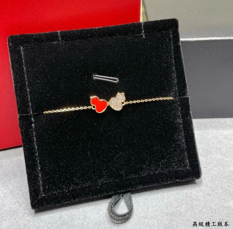Versatile Qeelin Bracelets 211739